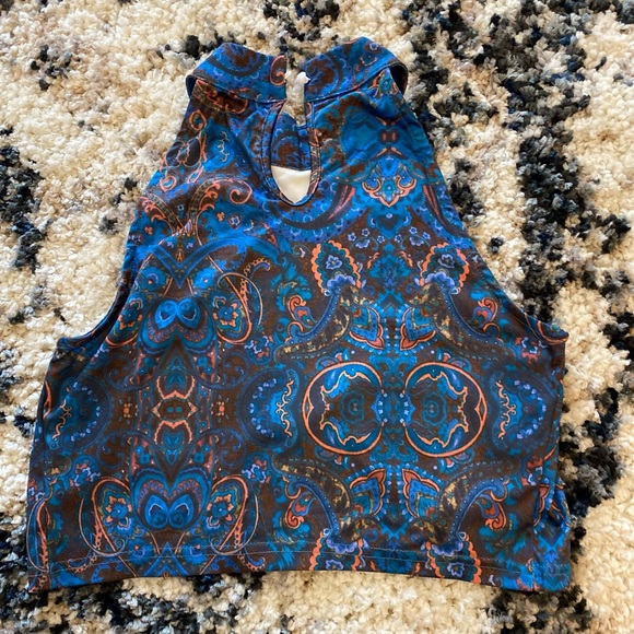 Small crop top. - Picture 2 of 2